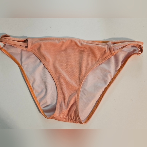 Victoria's Secret The Knock Out Bikini Bottom - Picture 3 of 6